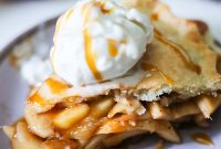 Vegan Apple Pie with Caramel Made from Apple Peels