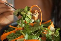 Make Salad Filling and Flavorful: Recipes & Video Guide