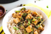 Crispy Tofu and Broccoli Stir-Fry with Garlic Ginger Sauce