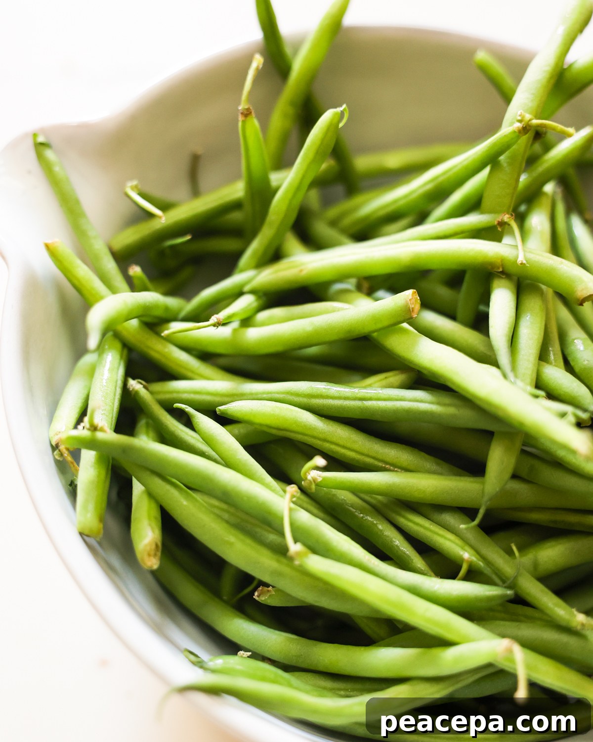 Green beans in a bowl.