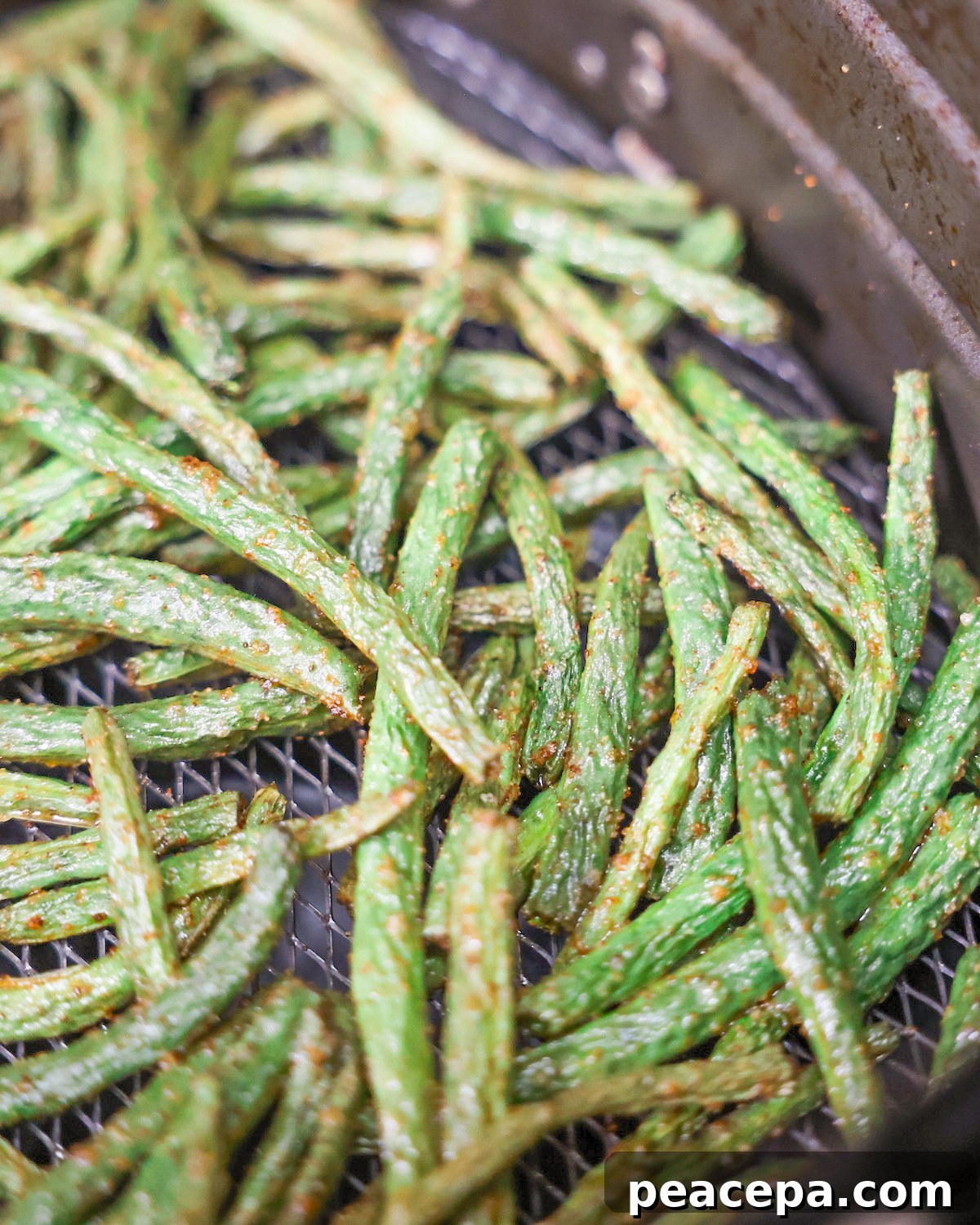 Air fried green beans in the basket.
