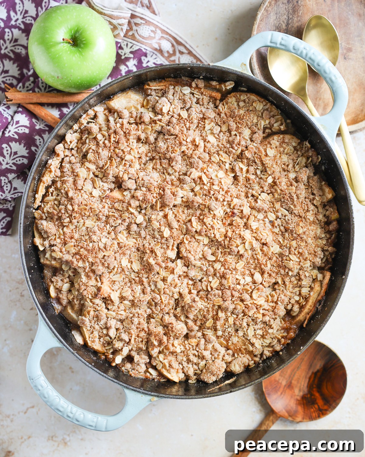 Baked vegan apple crisp. 