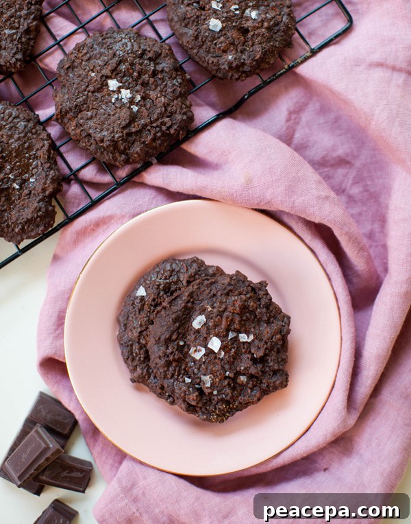 Dark Chocolate Black Bean Cookies | sweetpotatosoul.com
