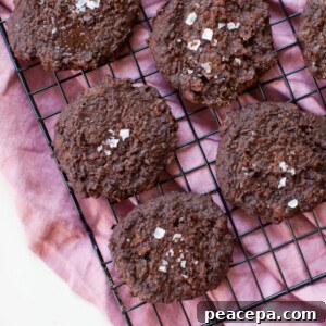 Dark Chocolate Black Bean Cookies | sweetpotatosoul.com
