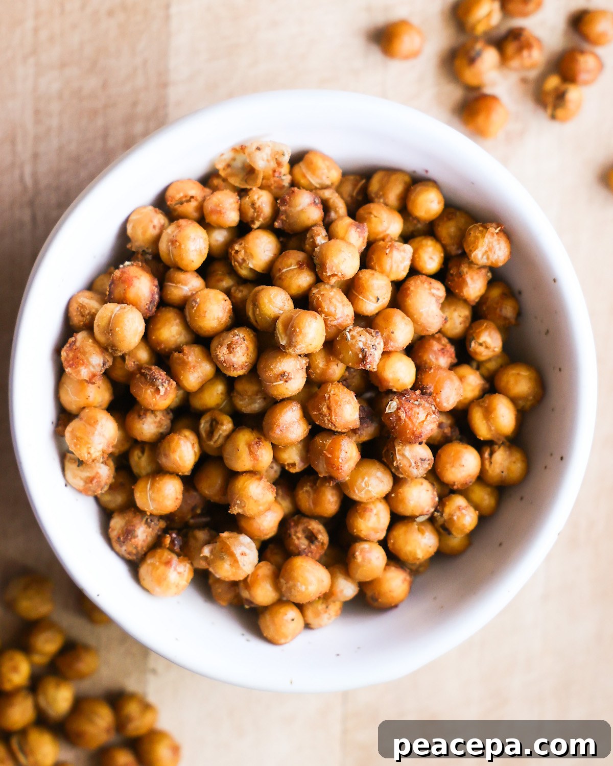 A bowl of crispy roasted chickpeas.